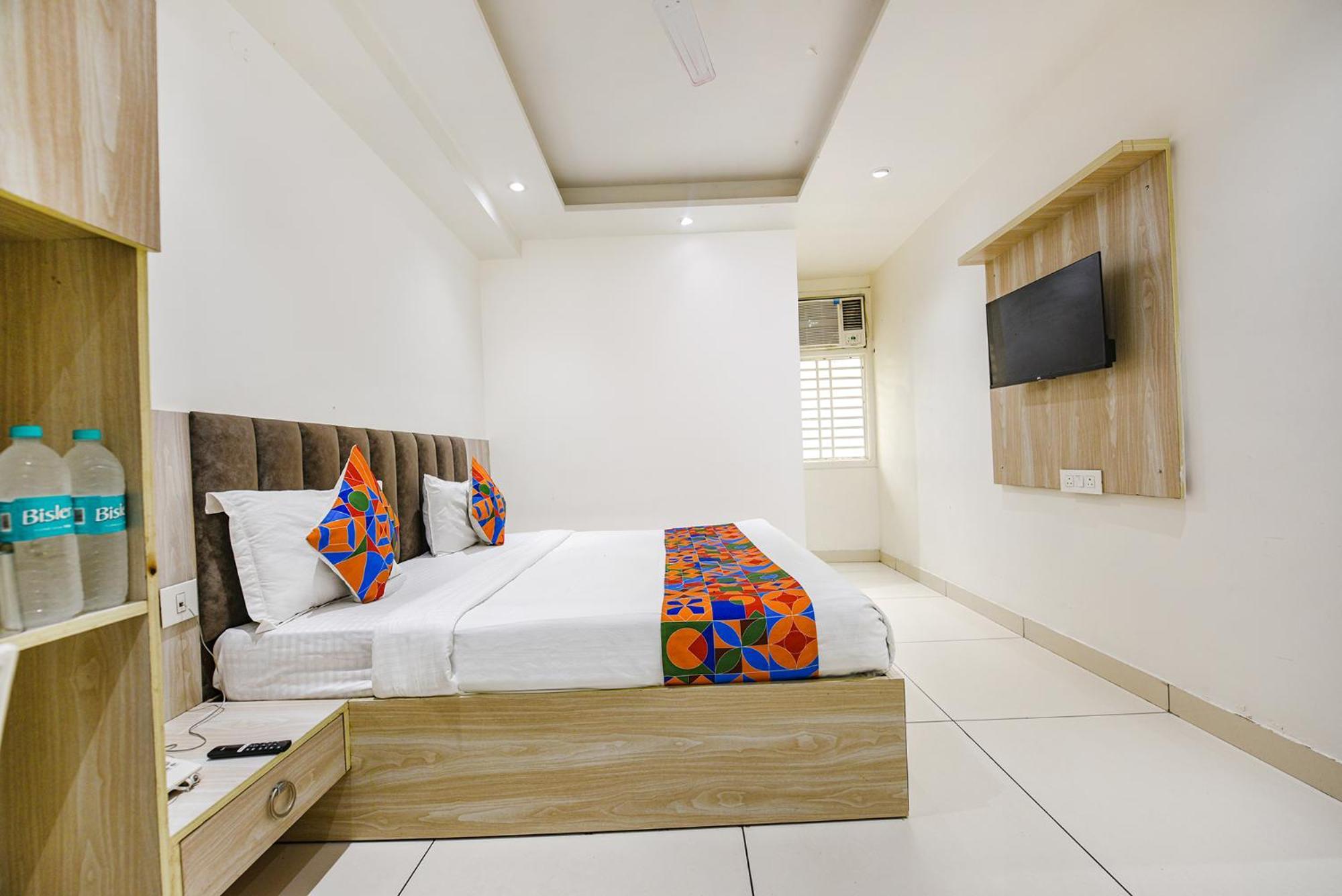 Fabhotel Luxury Inn Near Adarsh Nagar Metro Deli Exterior foto